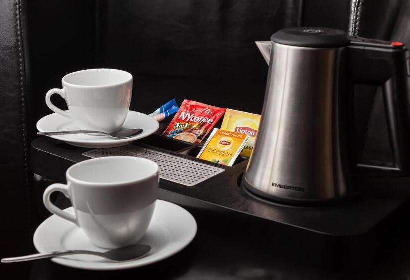 חדר פרמיום לשלושה, Cristal Park