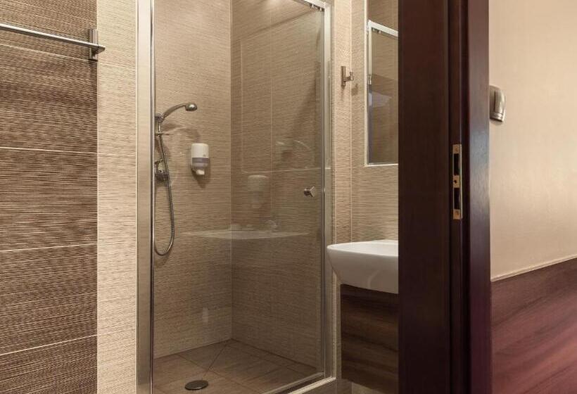 חדר פרמיום לשלושה, Cristal Park