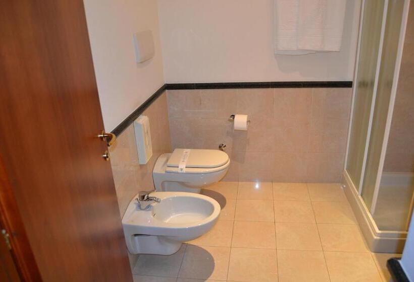 スタンダードルーム, Due Leoni