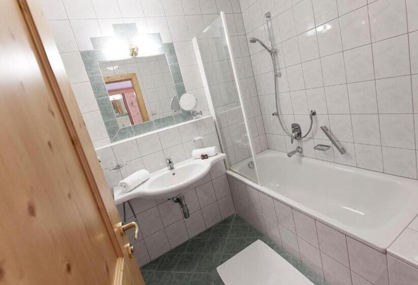 バルコニー付きスタンダードトリプルルーム, Garni Rifflsee