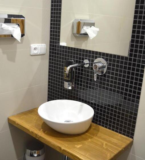 חדר דלוקס, Kristian