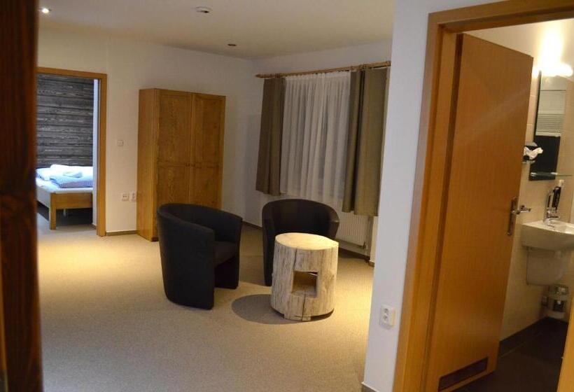 סוויטת ג'וניור, Kristian