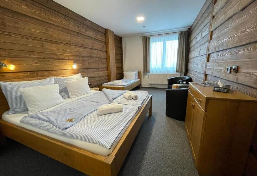 חדר דלוקס, Kristian