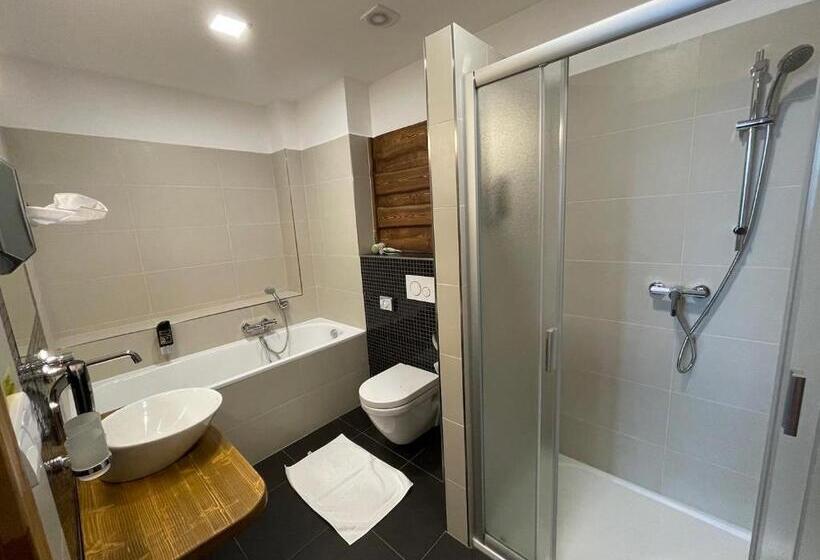 דירת חדר, Kristian