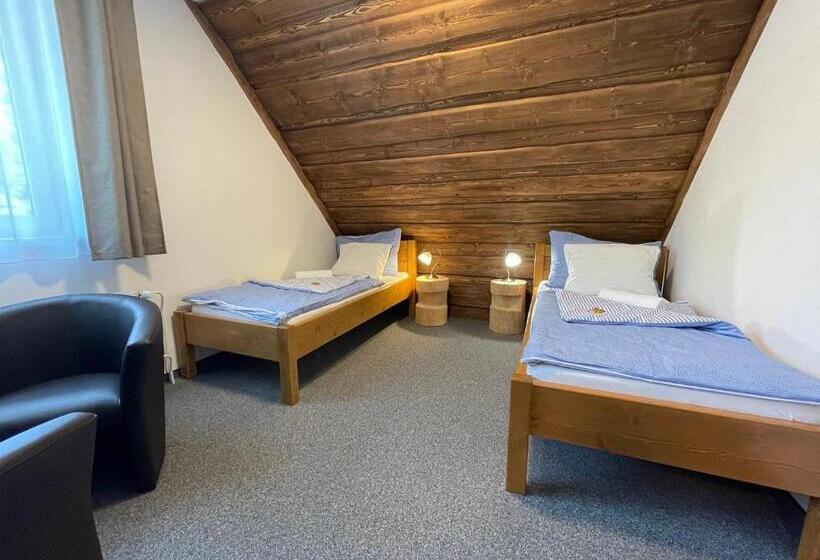 דירת חדר, Kristian