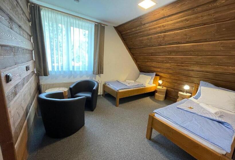 דירת חדר, Kristian