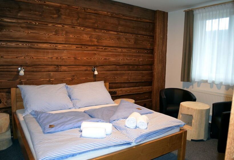 חדר דלוקס, Kristian