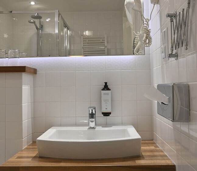 חדר סופריור, Vestil