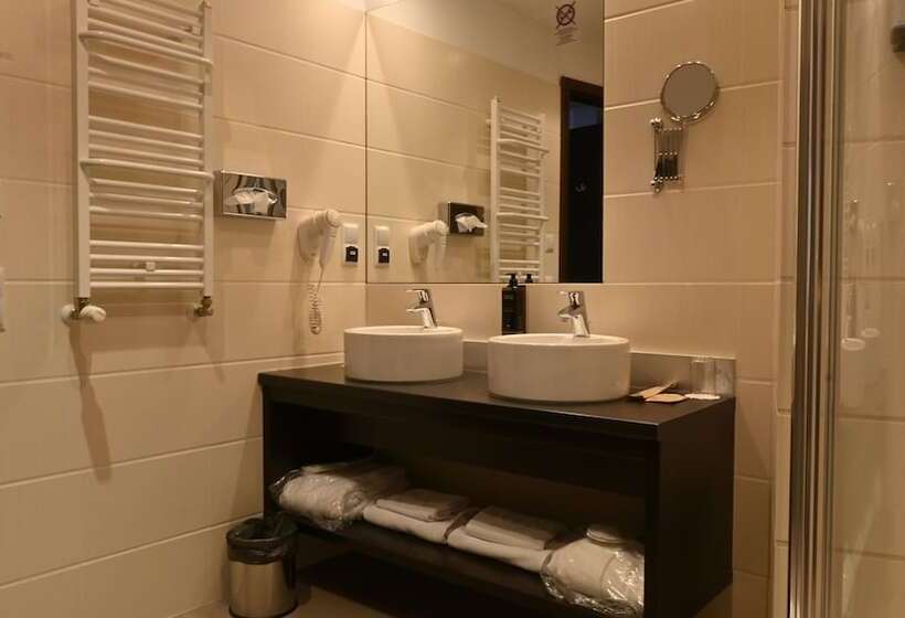 חדר סופריור, Vestil