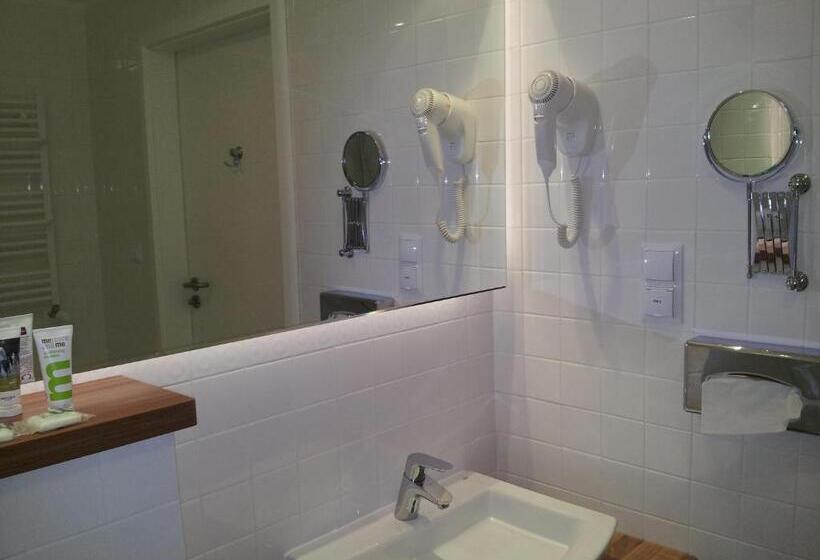 חדר סופריור, Vestil