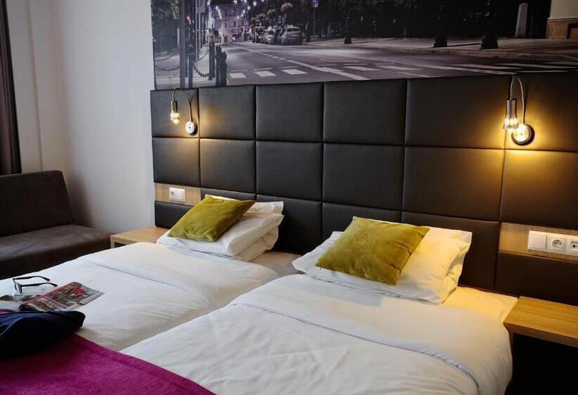 חדר סופריור, Vestil