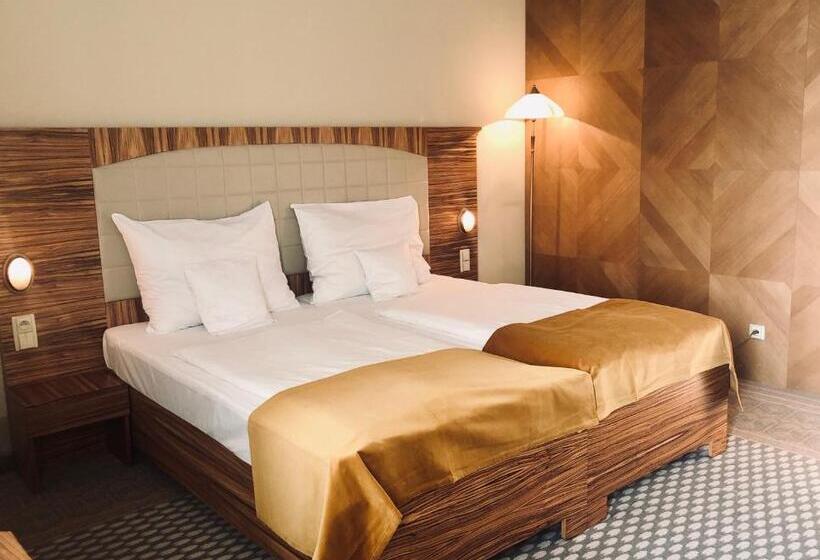 غرفة قياسية, Okresní Dům