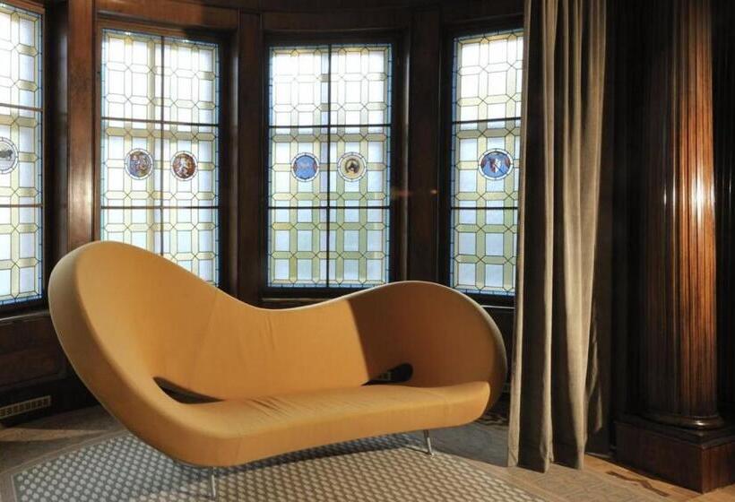 جناح رئاسى, Okresní Dům