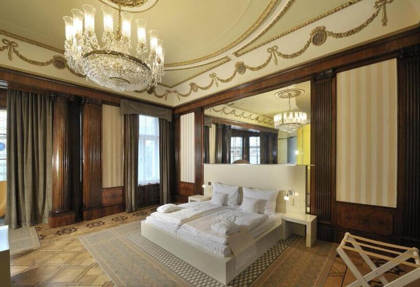 جناح رئاسى, Okresní Dům