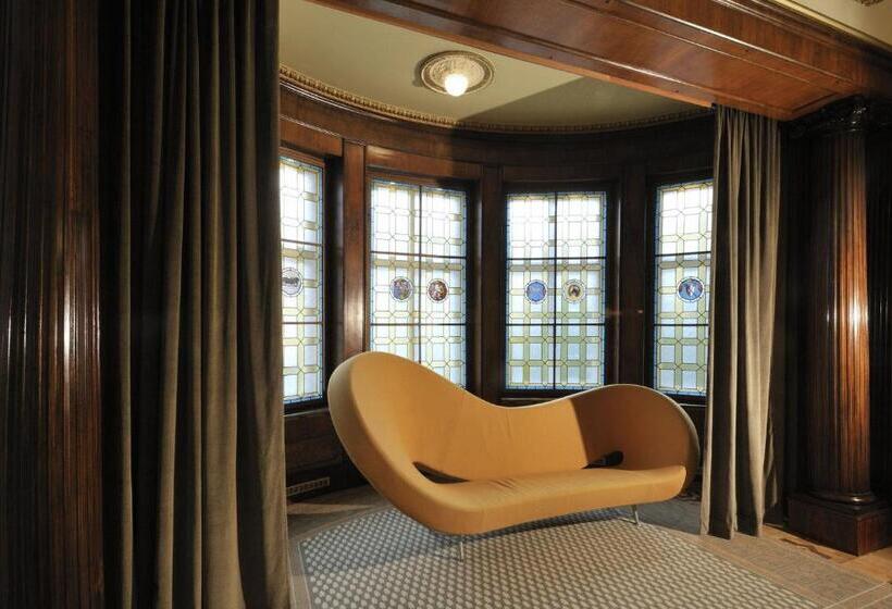 جناح رئاسى, Okresní Dům