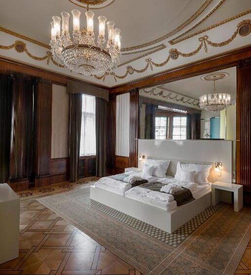 جناح رئاسى, Okresní Dům