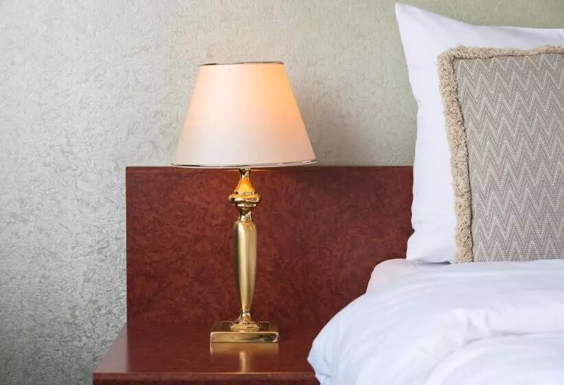 اتاق استاندارد, Prominent Inn