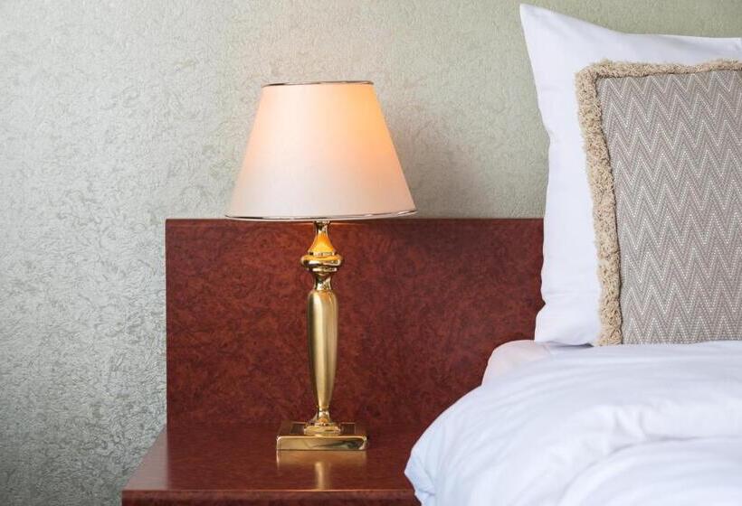 חדר בסיסי, Prominent Inn