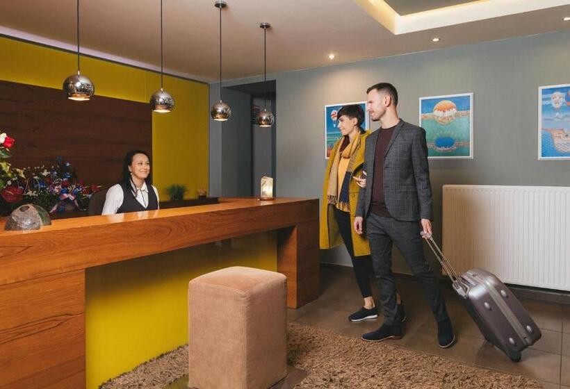 标准单人间, Radun