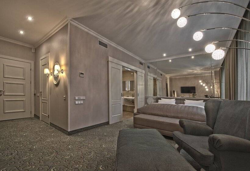 小型套房, Residence