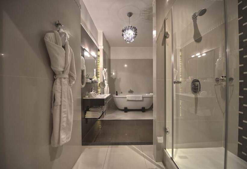 شقة غرفة واحدة, Residence