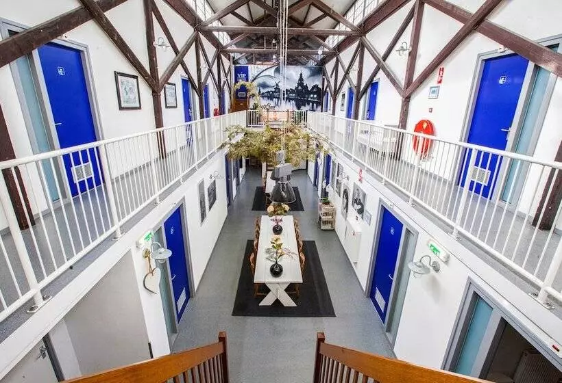 تختخواب در اتاق مشترک, Kings Inn City Hostel