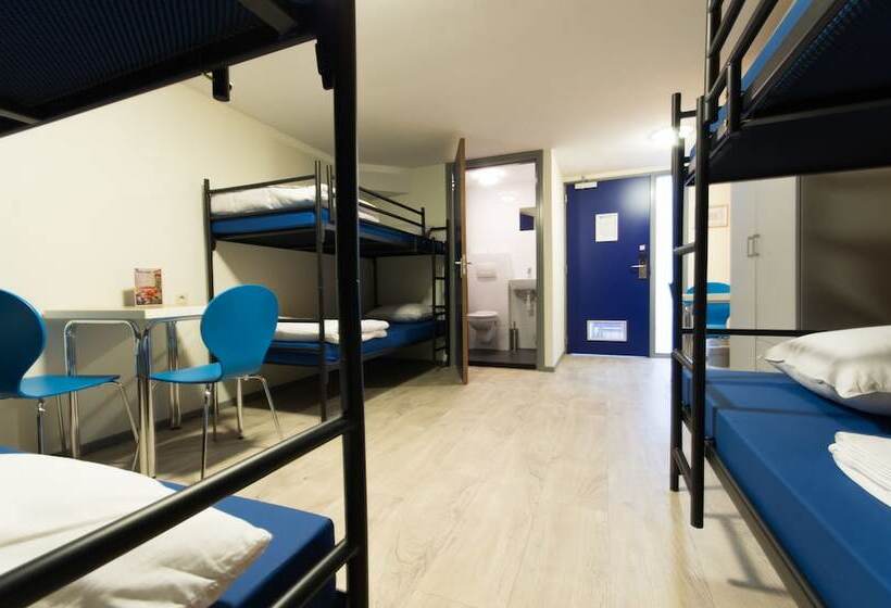 ルームシェアのワンベッド, Kings Inn City Hostel