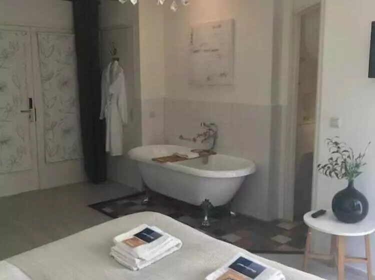اتاق لوکس, Kings Inn City Hostel