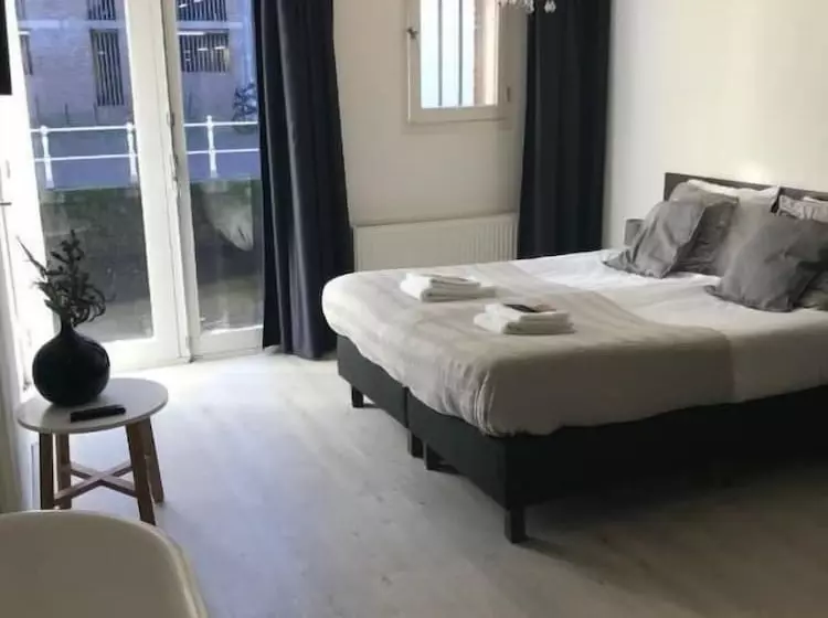 اتاق لوکس, Kings Inn City Hostel