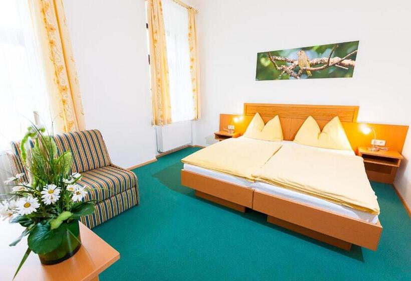Номер Стандарт Трехместный, Naturhotel Schloss Kassegg