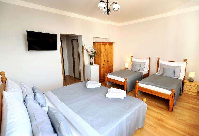 חדר סטנדרט לארבעה, Zámeček Janovičky