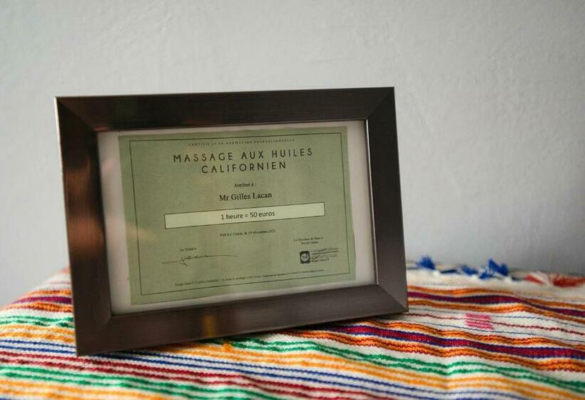 חדר סטנדרט לשלושה, Le Clos Art