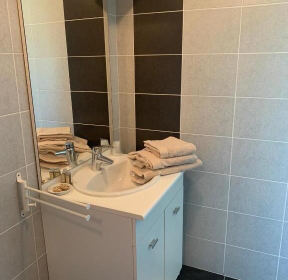 标准间, L Estampille