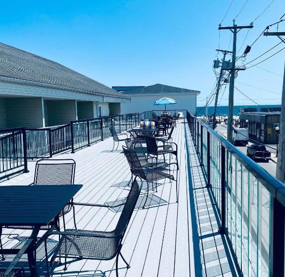 غرفة قياسية مزوَّدة بشُرفة, Ships Inn