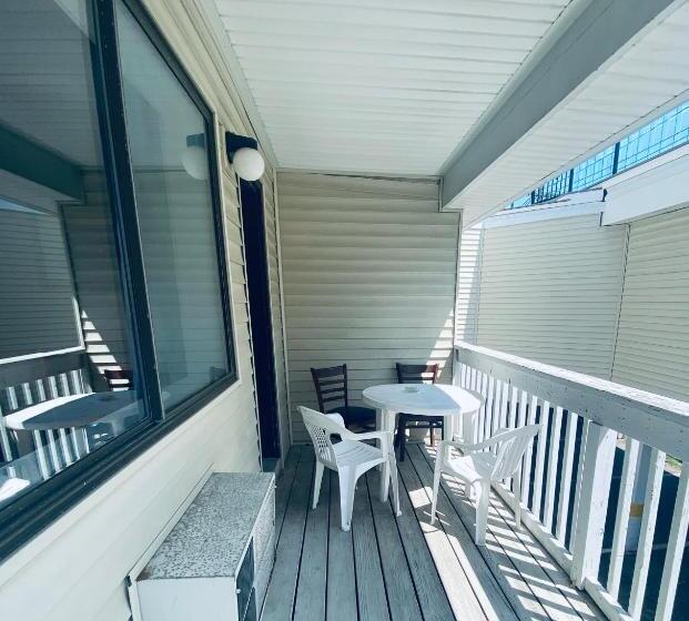 غرفة قياسية مزوَّدة بشُرفة, Ships Inn