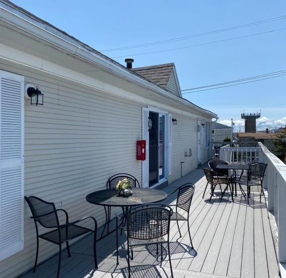 شقة غرفتين, Ships Inn