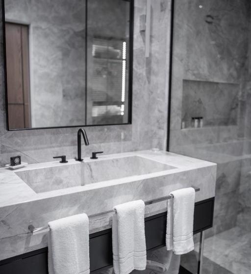 סוויטת ג'וניור עם מרפסת, Prado Luxury