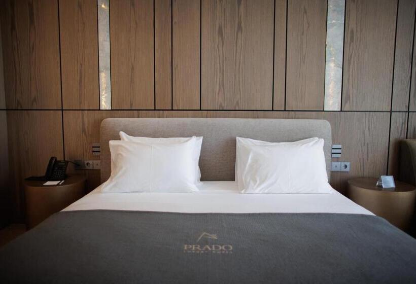 סוויטת ג'וניור עם מרפסת, Prado Luxury