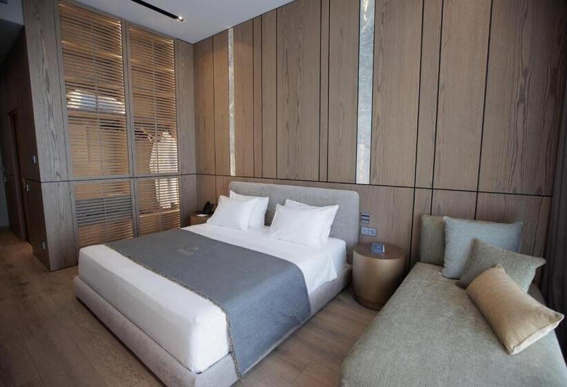 סוויטת ג'וניור עם מרפסת, Prado Luxury