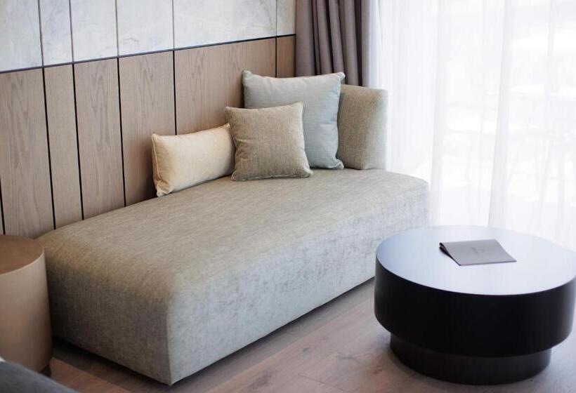 סוויטת ג'וניור נוף לים, Prado Luxury