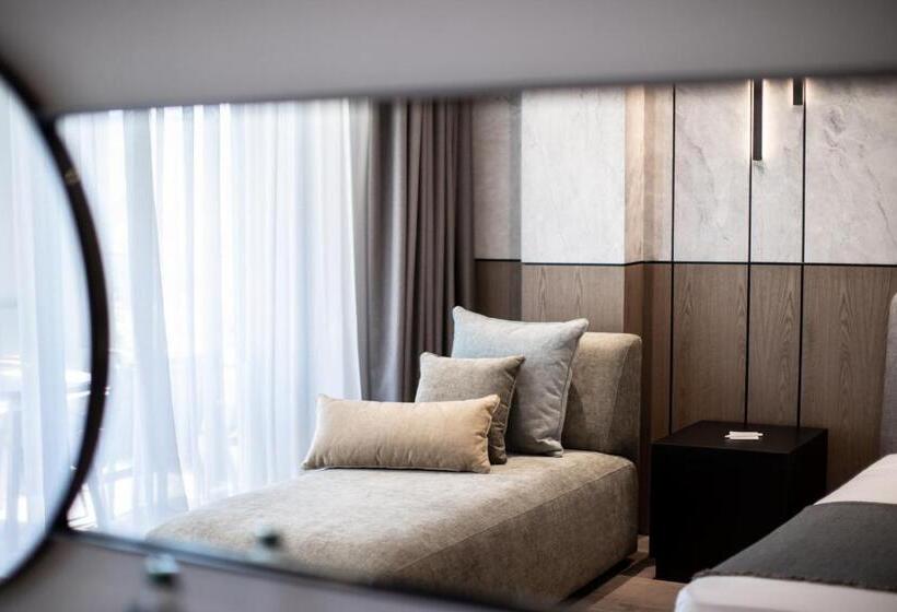 小型套房带海景, Prado Luxury