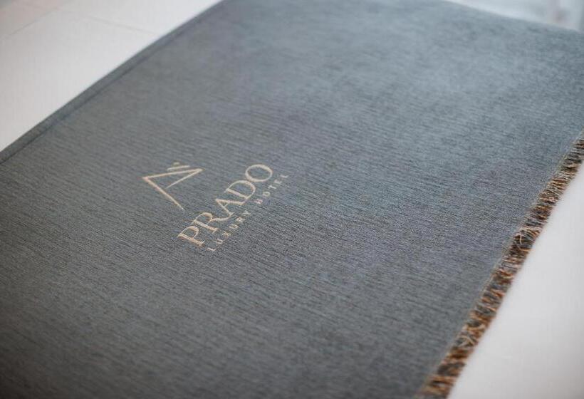 带海景的复工套房, Prado Luxury