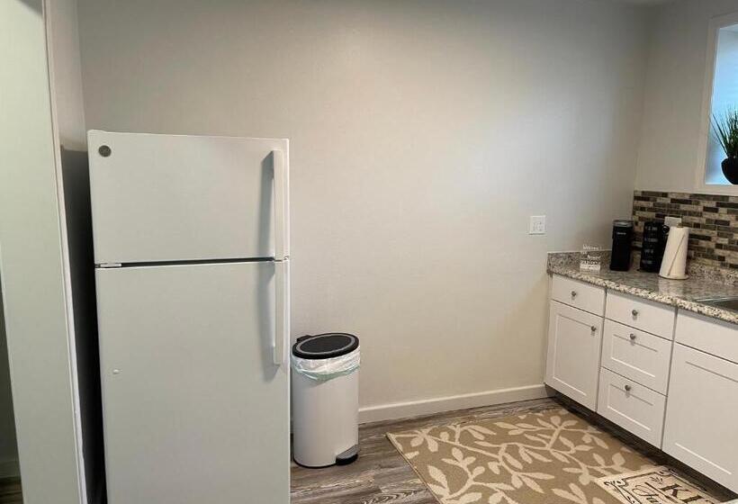 جناح عائلي, The St Maries Inn