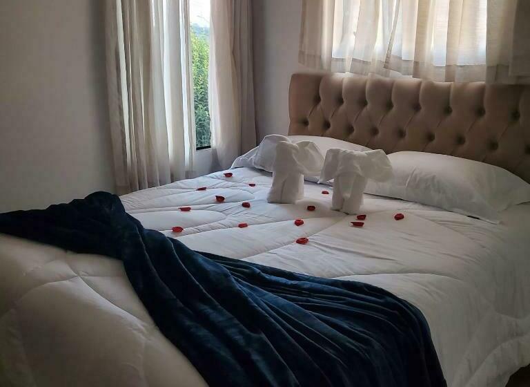 جناح, Tico Pousada