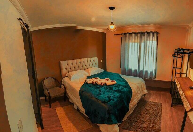 جناح, Tico Pousada