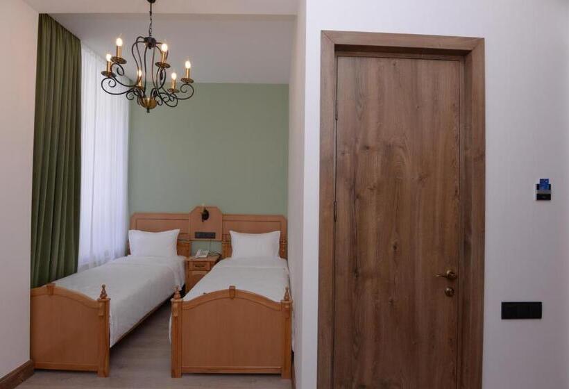 اتاق لوکس با بالکن, Aratta Royal