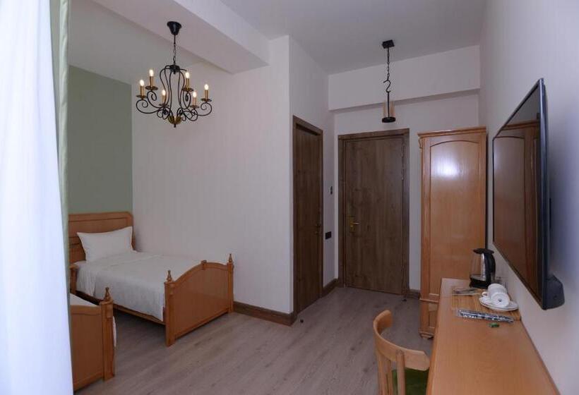 اتاق لوکس با بالکن, Aratta Royal