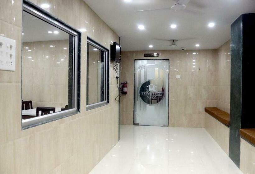 豪华单人间, The Hotel Millennium