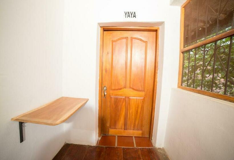 Номер Стандарт, Casa Serrano   Callejón De Don Blas