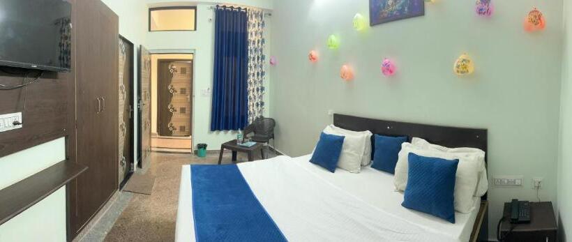 غرفة سوبيريور, Ashoka Palace